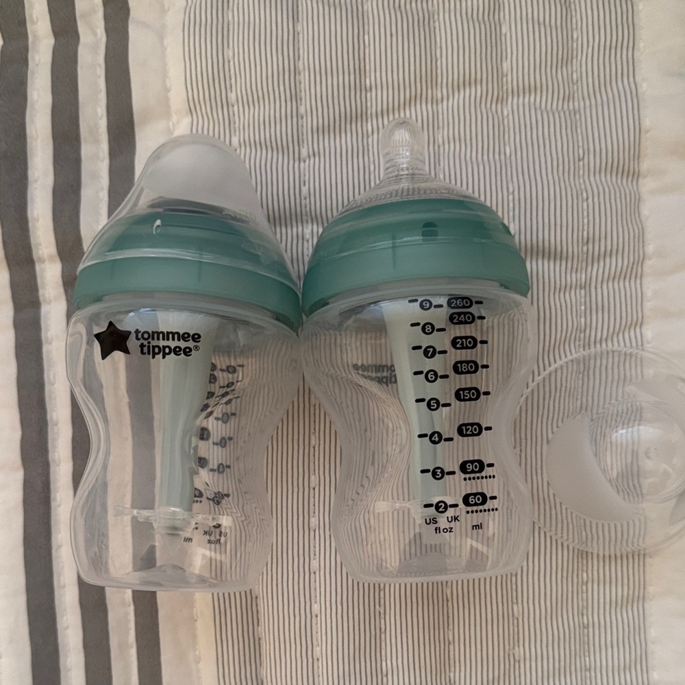 Tommee Tippee Baby Bottles with Teal Lids